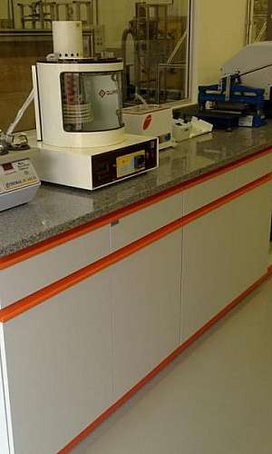 Bancada para laboratório Bancada para laboratório