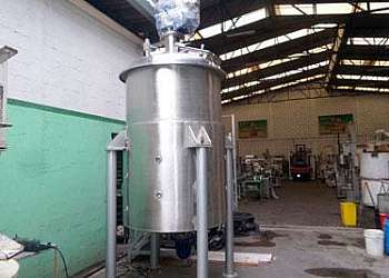 Reator químico industrial